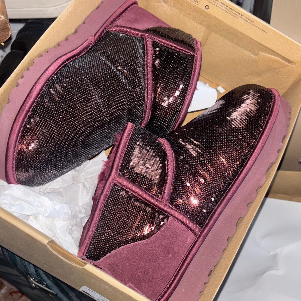 UGG BURGUNDY Sequin Winter Boots